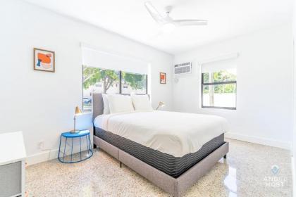 North Miami Condo Offers Great Location & Comfy Stay! - image 4