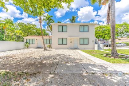 North Miami Condo Offers Great Location & Comfy Stay! - image 5