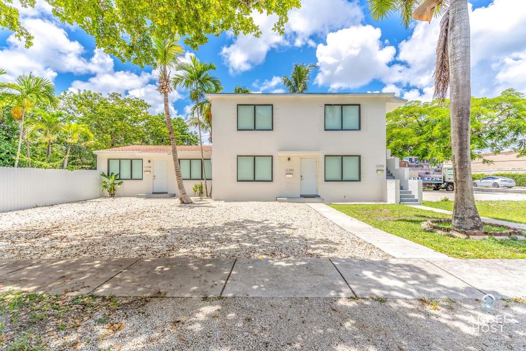 North Miami Condo Offers Great Location & Comfy Stay! - image 5