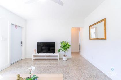 North Miami Condo Offers Great Location & Comfy Stay! - image 8