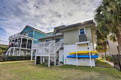 Canalfront Cottage Kayaks by Pier in Cherry Grove - image 5
