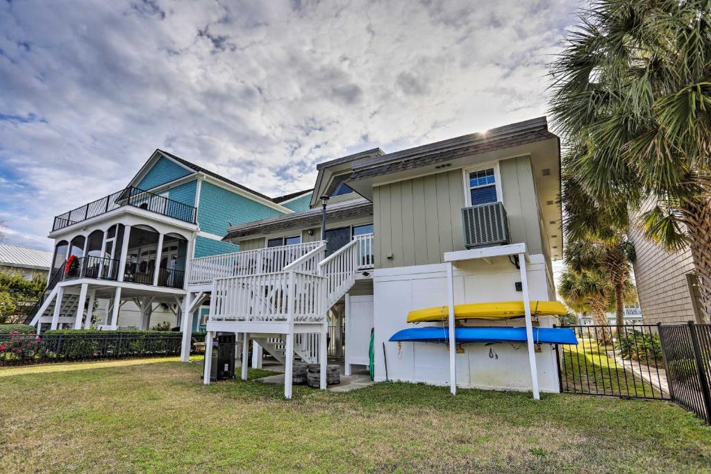Canalfront Cottage Kayaks by Pier in Cherry Grove - image 5