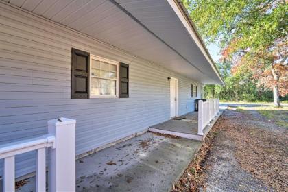 Atlantic Beach Escape about 2 Mi to Barefoot Landing! - image 3