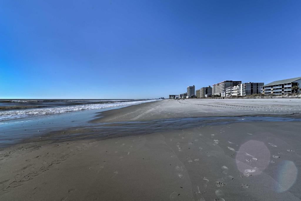 Atlantic Beach Escape about 2 Mi to Barefoot Landing! - image 6