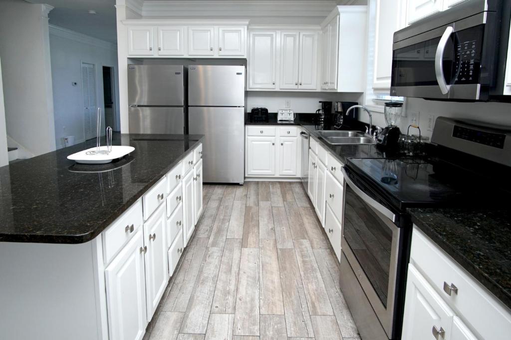 Admirals Quarters A - image 5