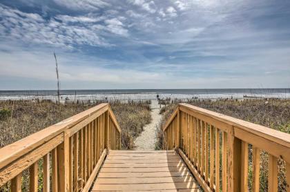 North Myrtle Beach Condo with Lazy River Pools! - image 3
