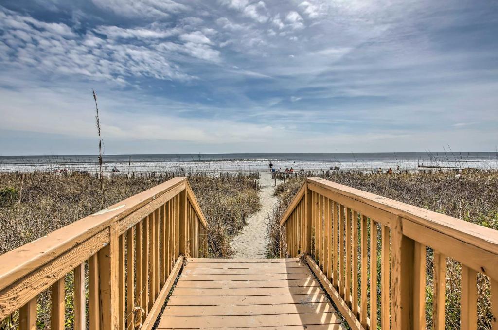 North Myrtle Beach Condo with Lazy River Pools! - image 3