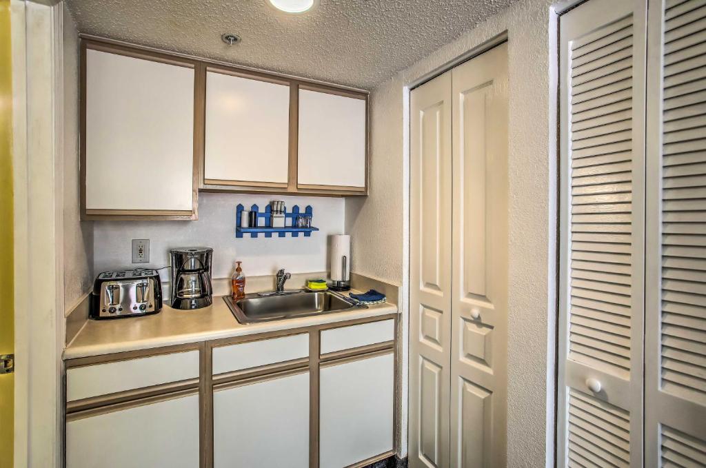 North Myrtle Beach Condo with Lazy River Pools! - image 7