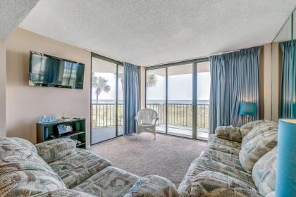 Crescent Sands CB D1   Bright and spacious oceanfront unit and an outdoor pool