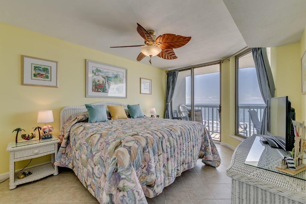 Emerald Cove 7C - Tropical oceanfront spacious condo and outdoor hot tub - image 4