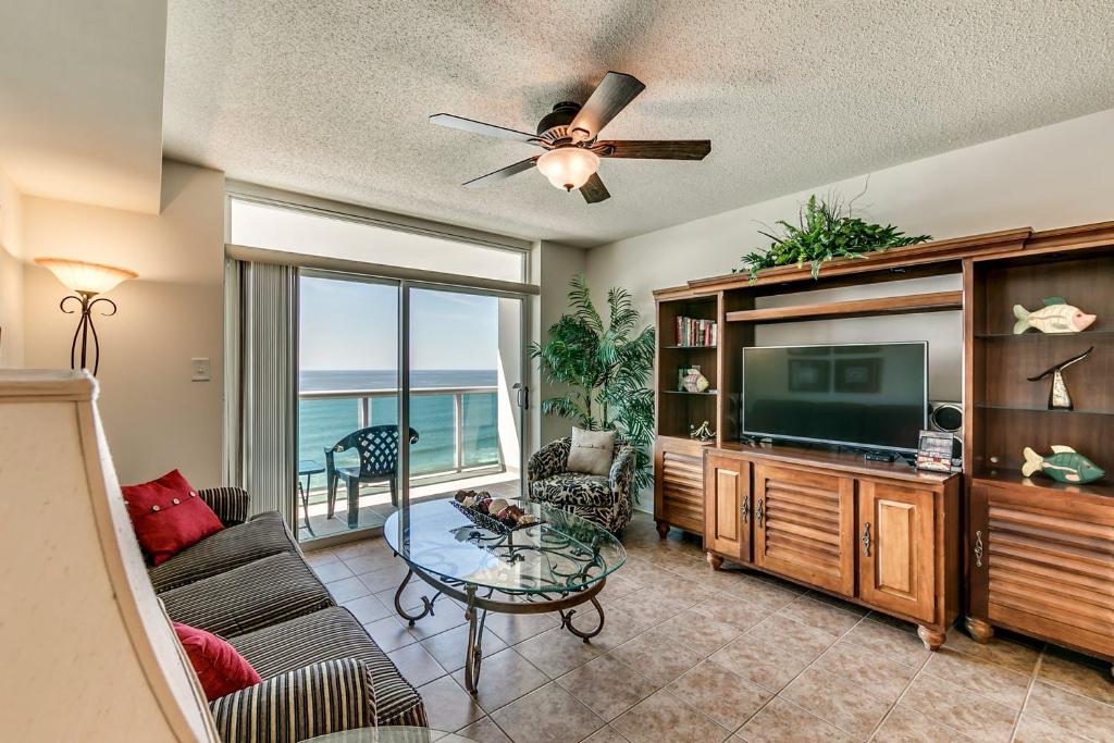 Crescent Keyes 1006 - Amazing oceanfront condo with an outdoor pool and hot tub - main image