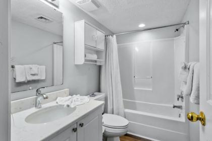 Ocean Bay Club 807 - Naturally beautiful unit with a recliner and indoor pool - image 14
