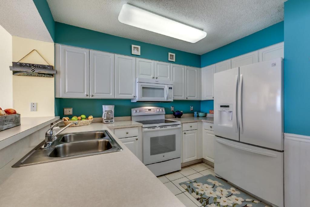 Windy Hill Dunes 1304 - Beach themed oceanfront condo with a lazy river and BBQ grill - image 3