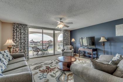 Yacht Club Villas 3 303 - Upscale waterway view condo with an onsite golf course