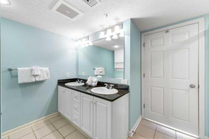 Yacht Club Villas 1004 - Large elegant condo with waterway view and an onsite day spa - image 11