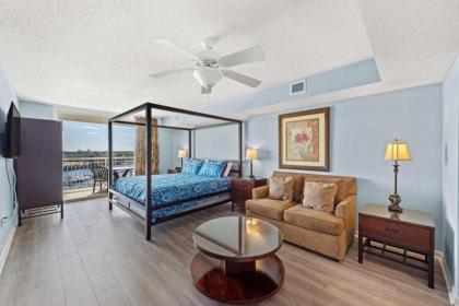 Yacht Club Villas 1004 - Large elegant condo with waterway view and an onsite day spa - image 12