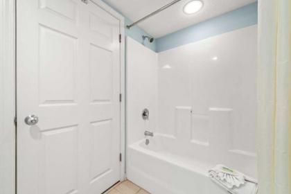 Yacht Club Villas 1004 - Large elegant condo with waterway view and an onsite day spa - image 18