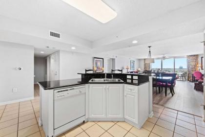 Yacht Club Villas 1004 - Large elegant condo with waterway view and an onsite day spa - image 4