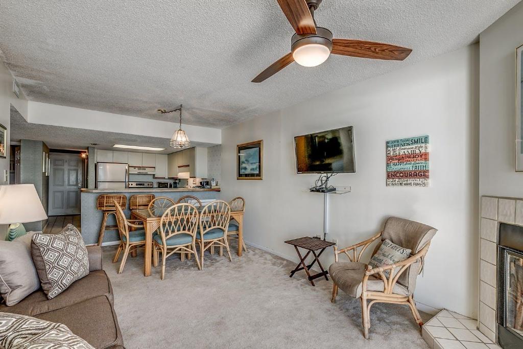 Waterpointe II 905 - Enjoy the season with beautiful views in the perfect spot - image 2