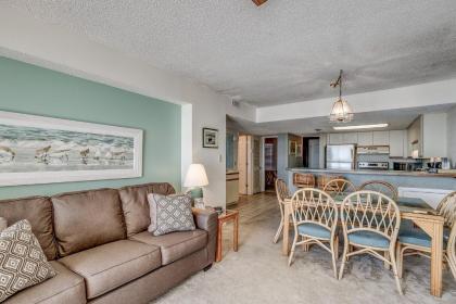 Waterpointe II 905 - Enjoy the season with beautiful views in the perfect spot - image 3