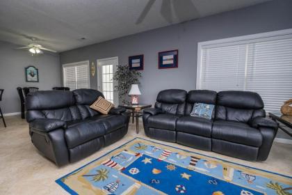Pelican Manor C 4BR 4BA 2nd Row Condo - image 3