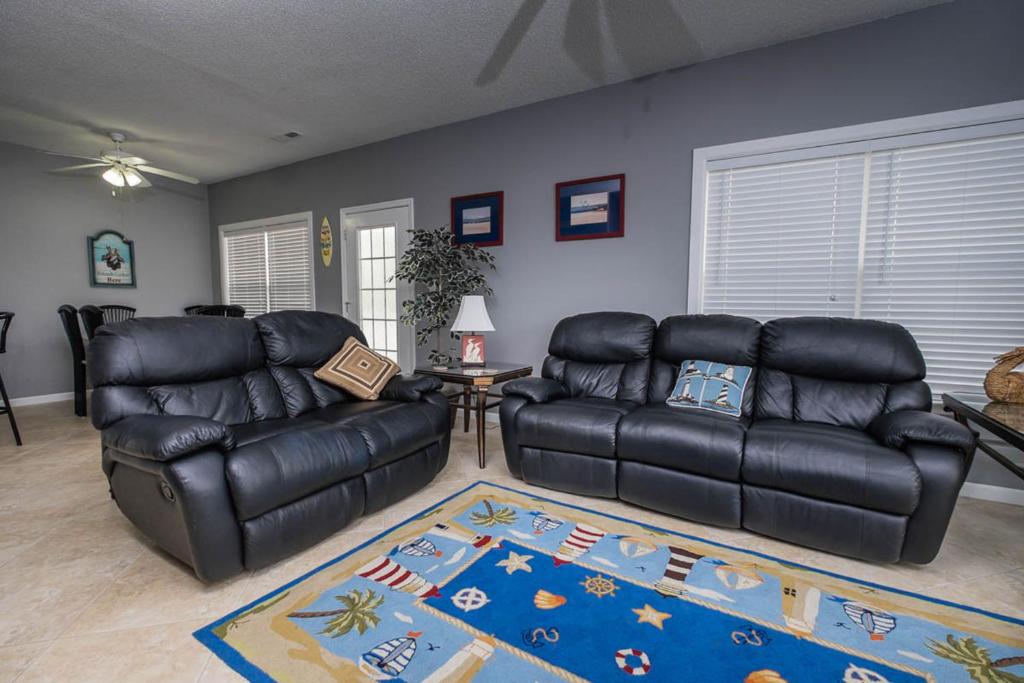 Pelican Manor C 4BR 4BA 2nd Row Condo - image 3