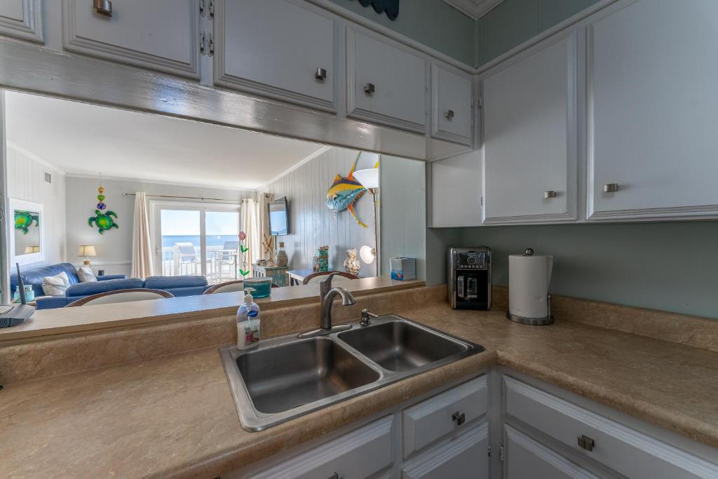 Charming Ocean-view Condo at Ocean Pier 3 - image 5