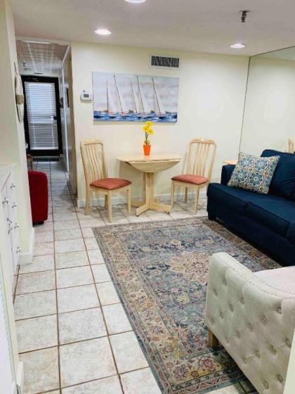 Beautiful 2 Bedroom Apartment in Cherry Grove with Stunning Views Buena Vista 402 - image 3