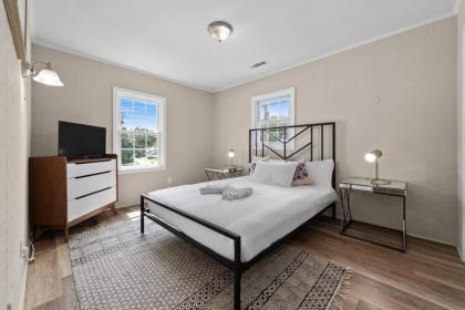 Viagem Bright 2BR Parking 1 Block to the Beach - image 11