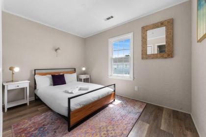 Viagem Bright 2BR Parking 1 Block to the Beach - image 13