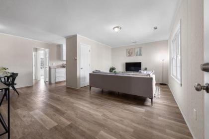 Viagem Bright 2BR Parking 1 Block to the Beach - image 2