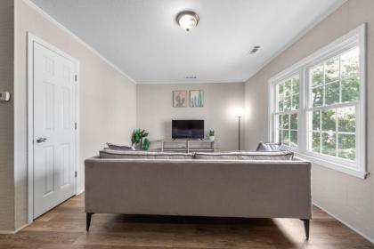Viagem Bright 2BR Parking 1 Block to the Beach - image 3