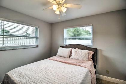 Pet-Friendly Palm Beach Pad - 1 Mi to Ocean! - image 10