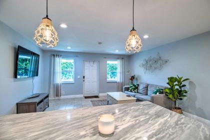 Pet-Friendly Palm Beach Pad - 1 Mi to Ocean! - image 5