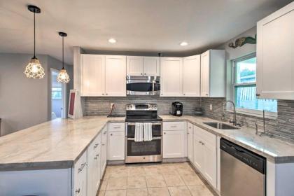 Coastal Townhome with Patio about 2 Mi to Beach! - image 10