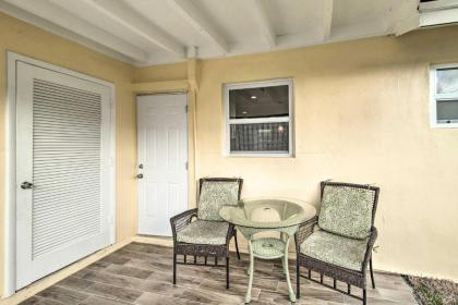 Coastal Townhome with Patio about 2 Mi to Beach! - image 3
