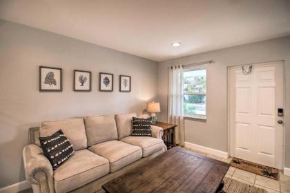 Coastal Townhome with Patio about 2 Mi to Beach! - image 5