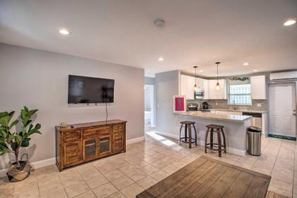 Coastal Townhome with Patio about 2 Mi to Beach! - image 7