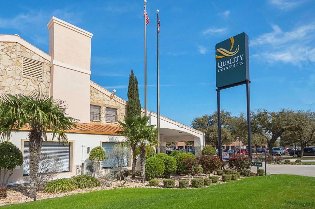 Quality Inn & Suites North Richland Hills - main image