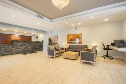 Quality Inn & Suites North Richland Hills - image 11