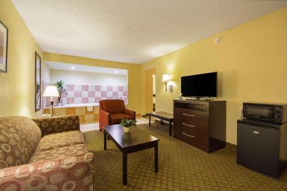 Quality Inn & Suites North Richland Hills - image 13