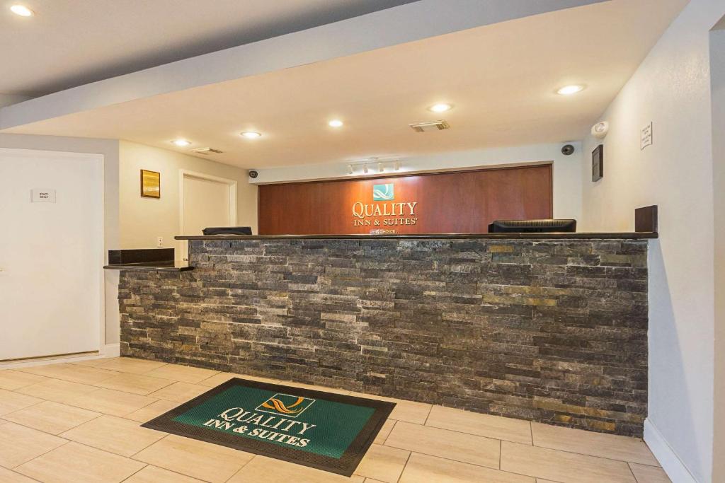 Quality Inn & Suites North Richland Hills - image 4