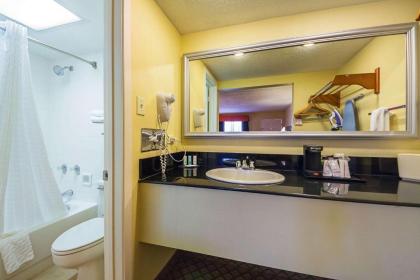 Quality Inn & Suites North Richland Hills - image 8