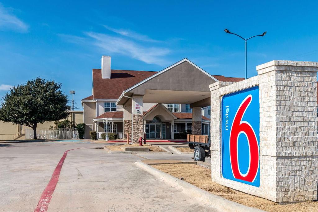 Motel 6-North Richland Hills TX - NE Fort Worth - main image