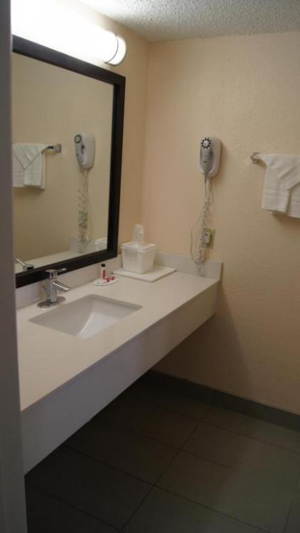 Travelodge by Wyndham North Richland Hills/Dallas/Ft Worth - image 4