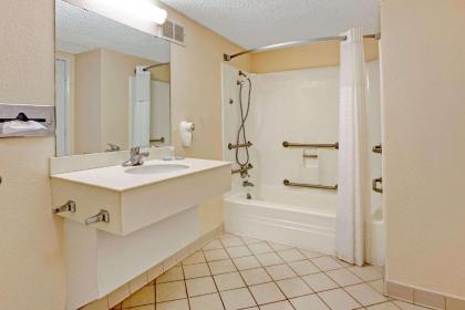Travelodge by Wyndham North Richland Hills/Dallas/Ft Worth - image 6