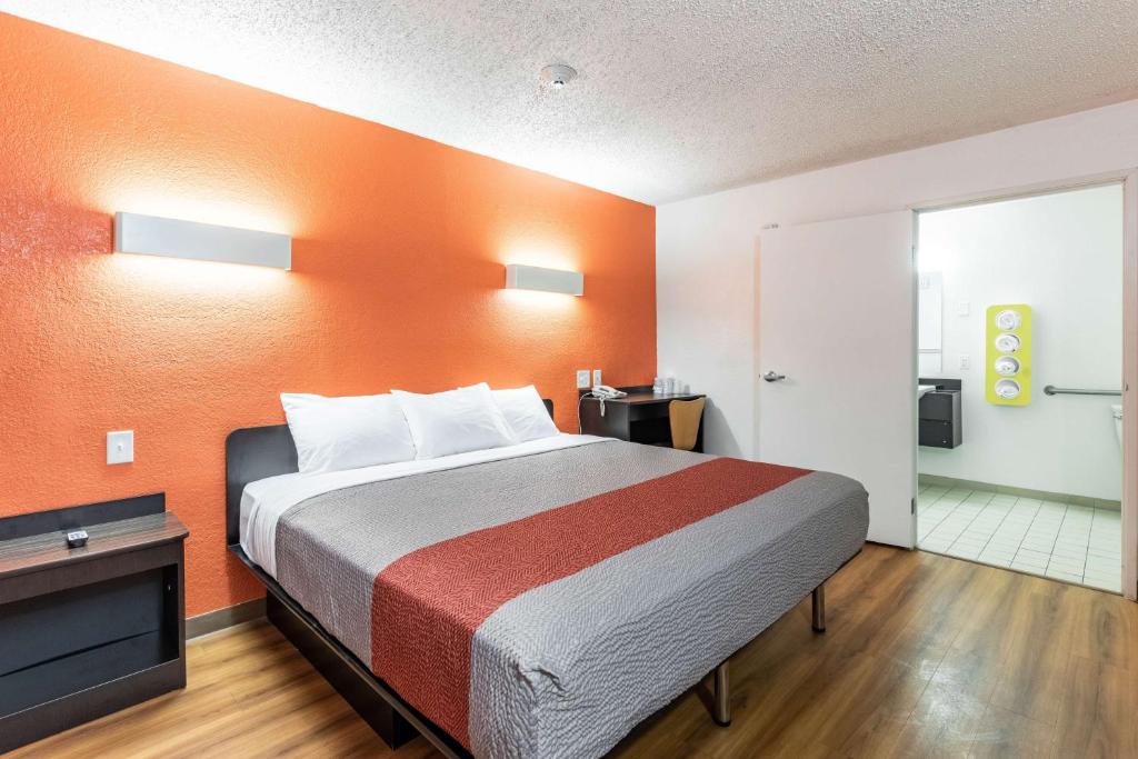 Motel 6-North Richland Hills TX - main image