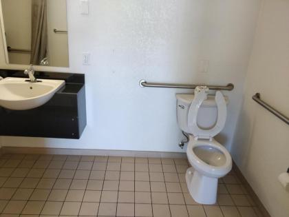 Motel 6-North Richland Hills TX - image 4