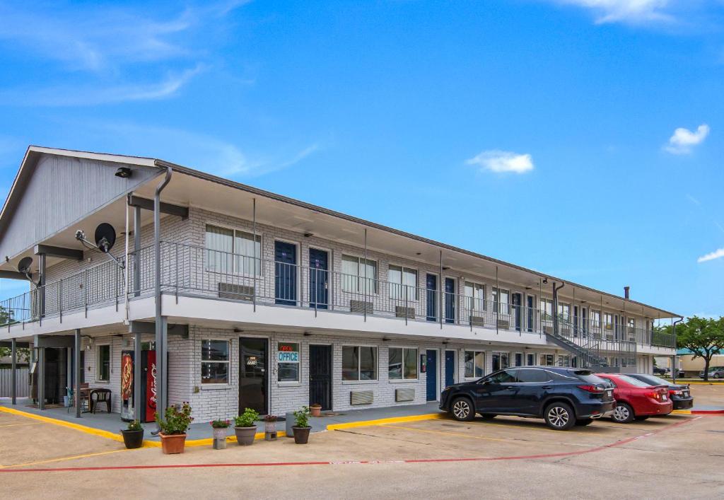 Knights Inn North Richland Hills - image 3