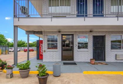 Knights Inn North Richland Hills - image 6